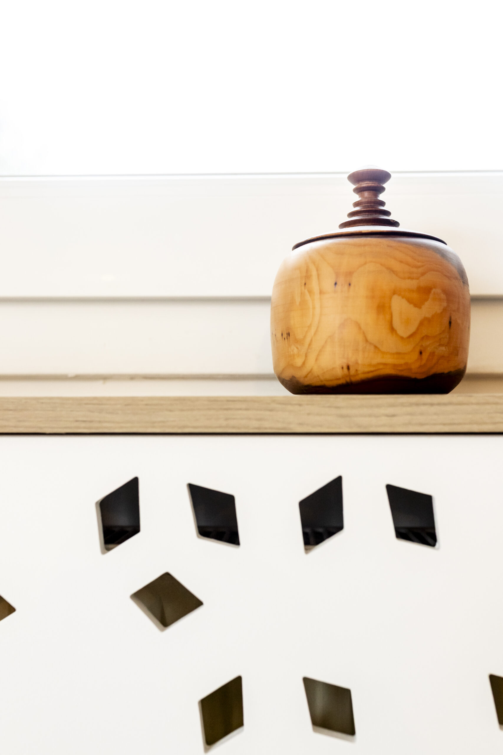 apres-sejour-bibliotheque-detail-objet-contemporain-pouzols