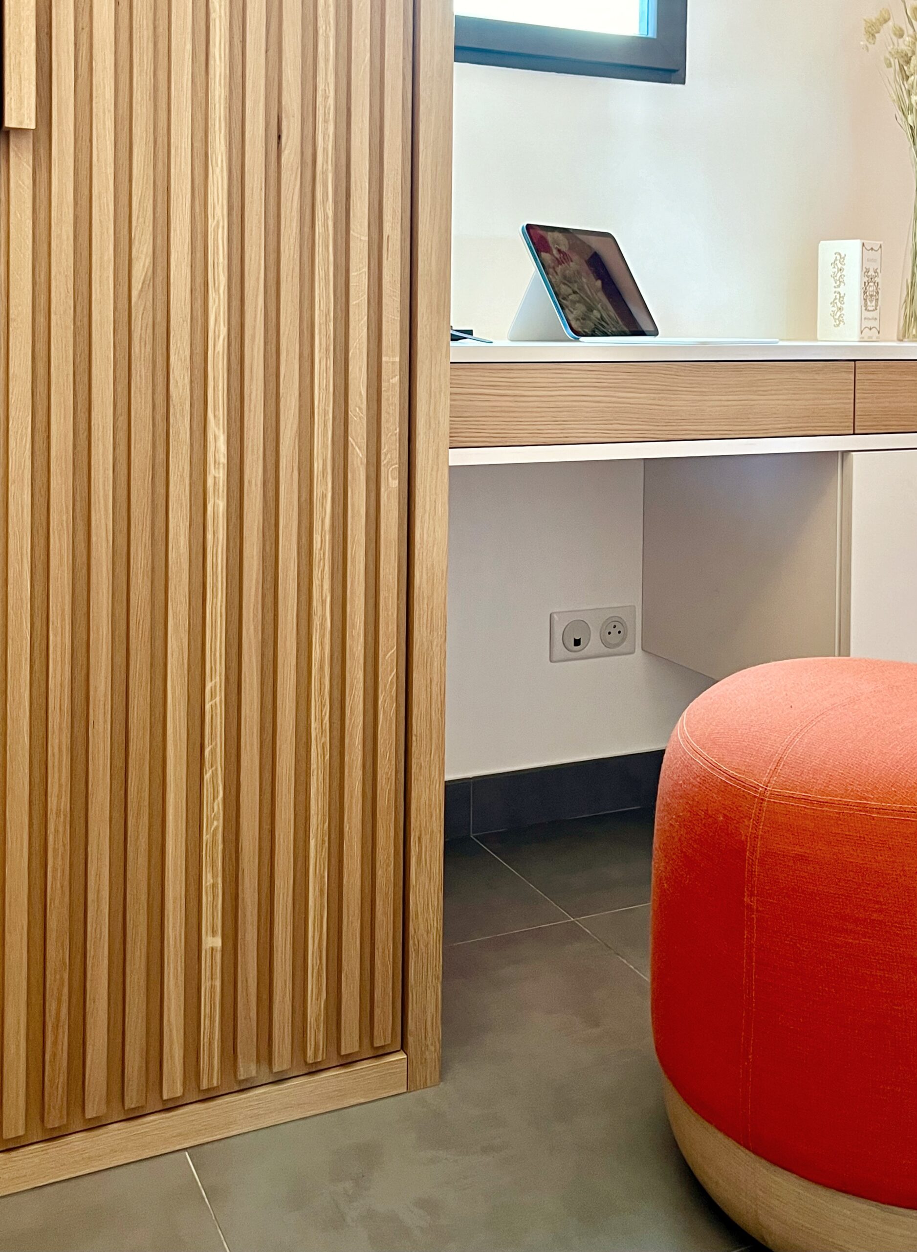 entree-mobilier-secretaire-pouf-bois-orange-saint-gely-13