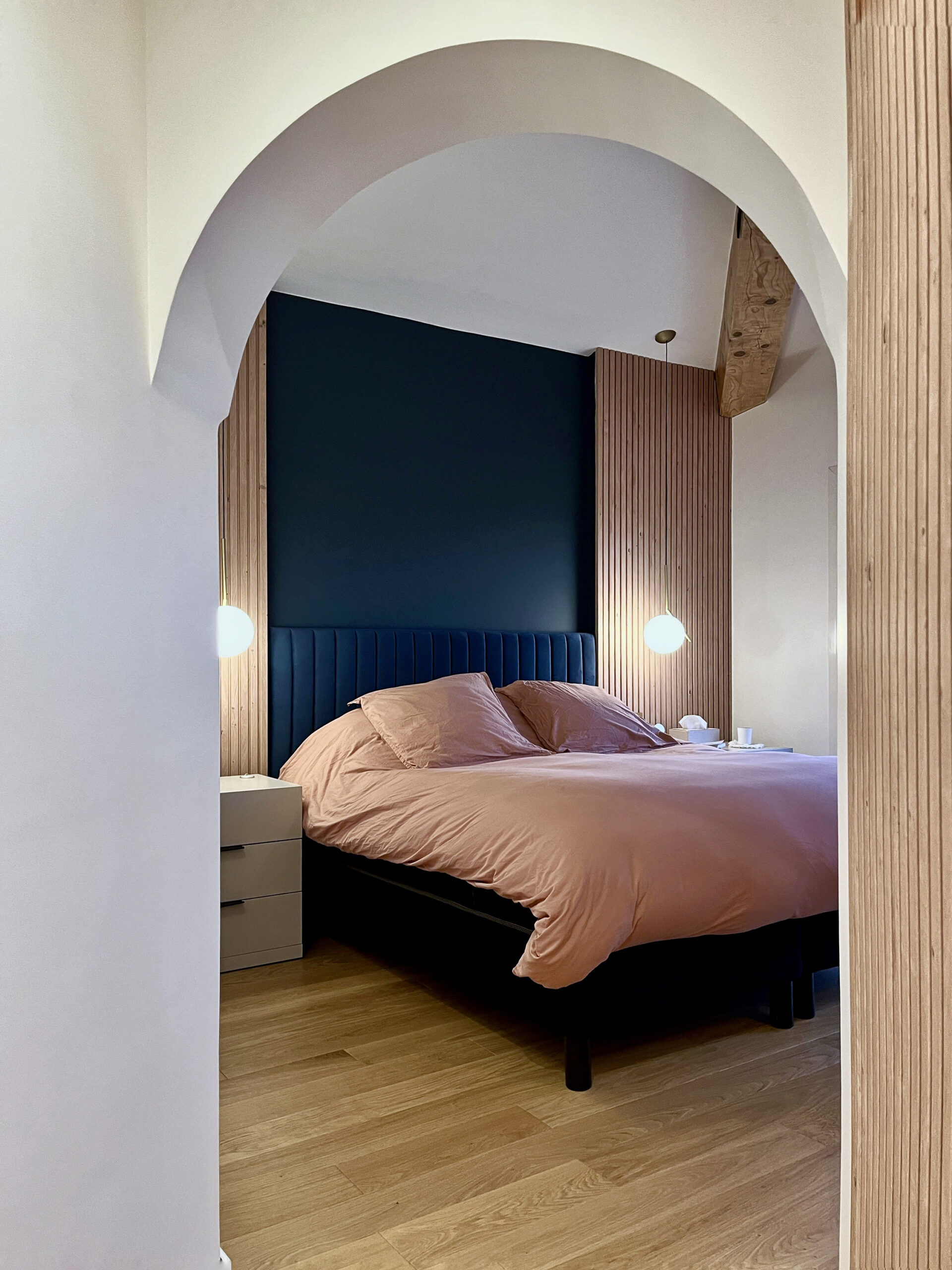 renovation- suite-parentale-chambre-bois-tourbes