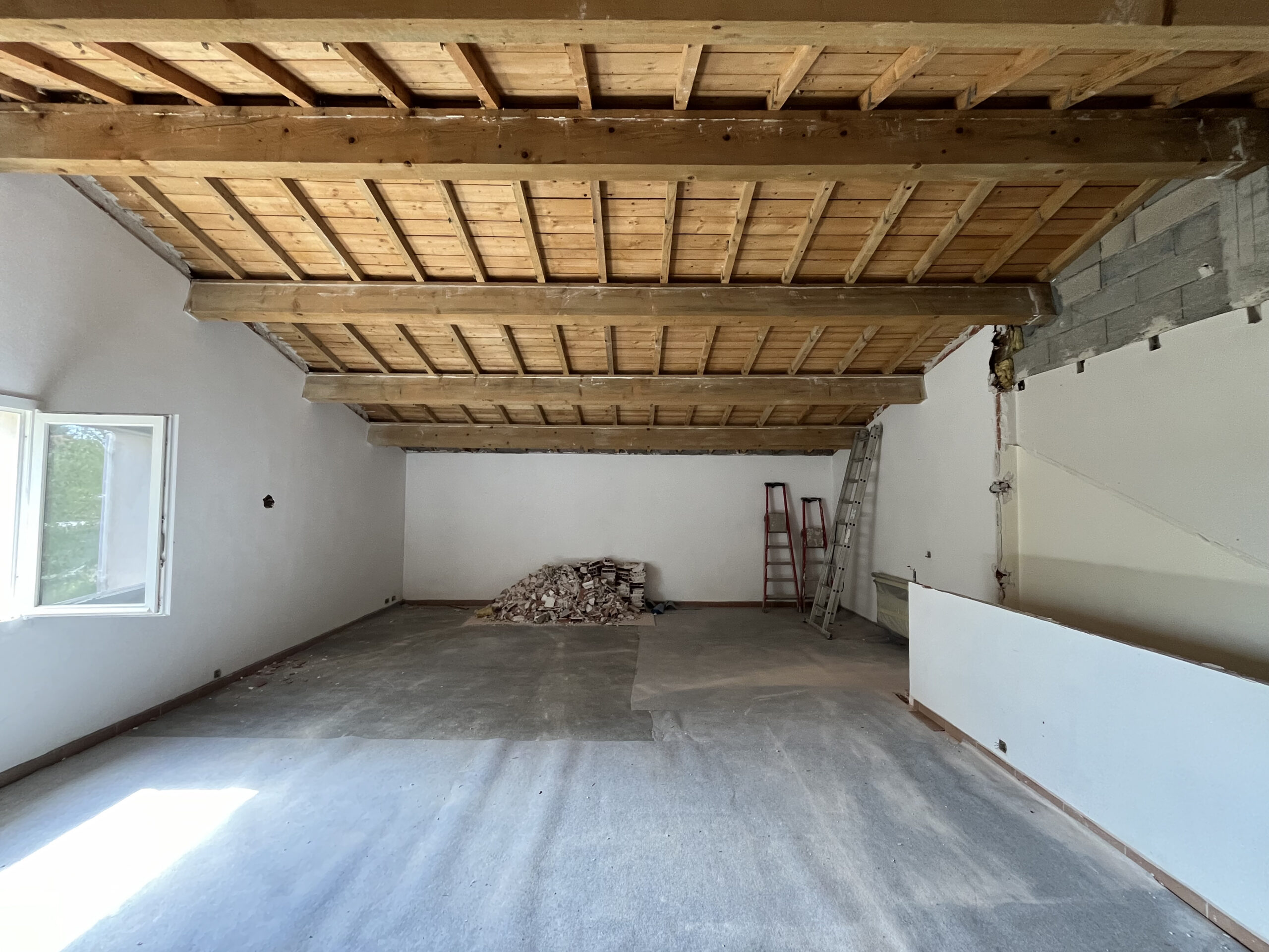 renovation-travaux-mas-chantier-etage-01