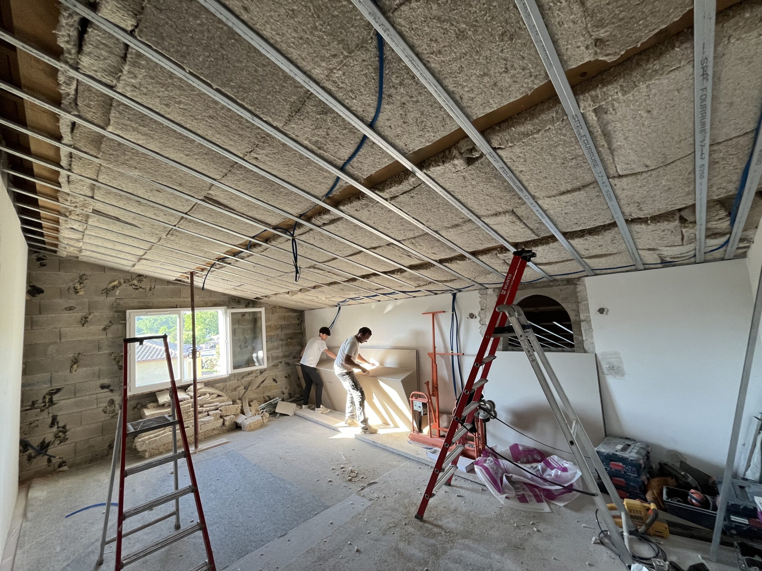 renovation-travaux-mas-chantier-isolation-plafond