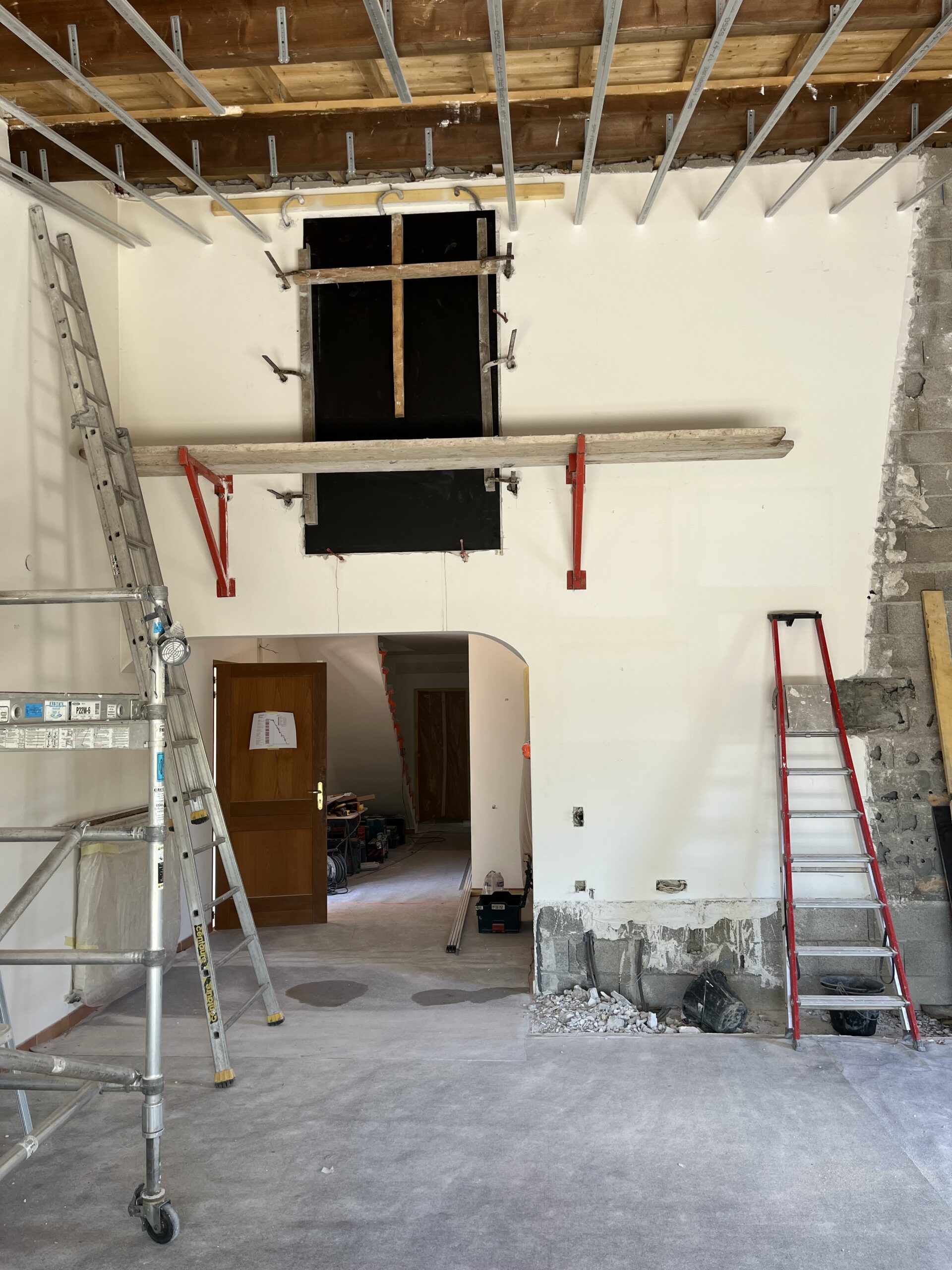 renovation-travaux-mas-chantier-ouverture-goutte-eau-01