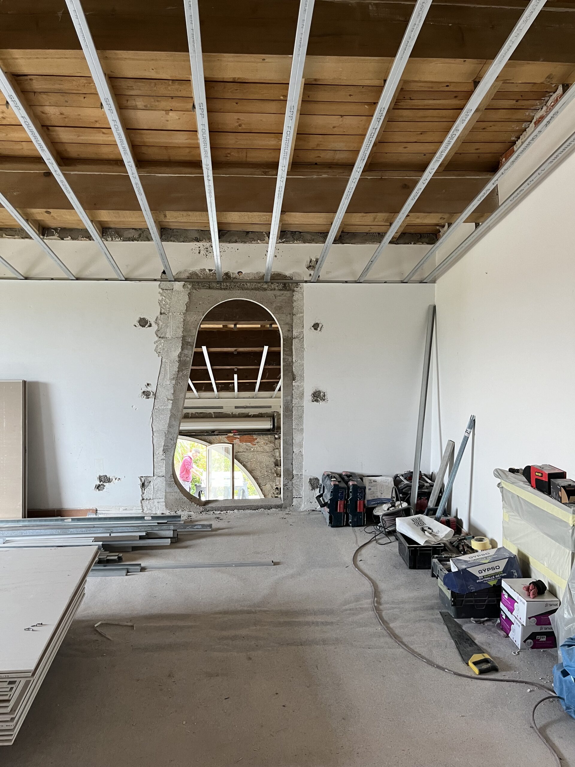 renovation-travaux-mas-chantier-ouverture-goutte-eau-03