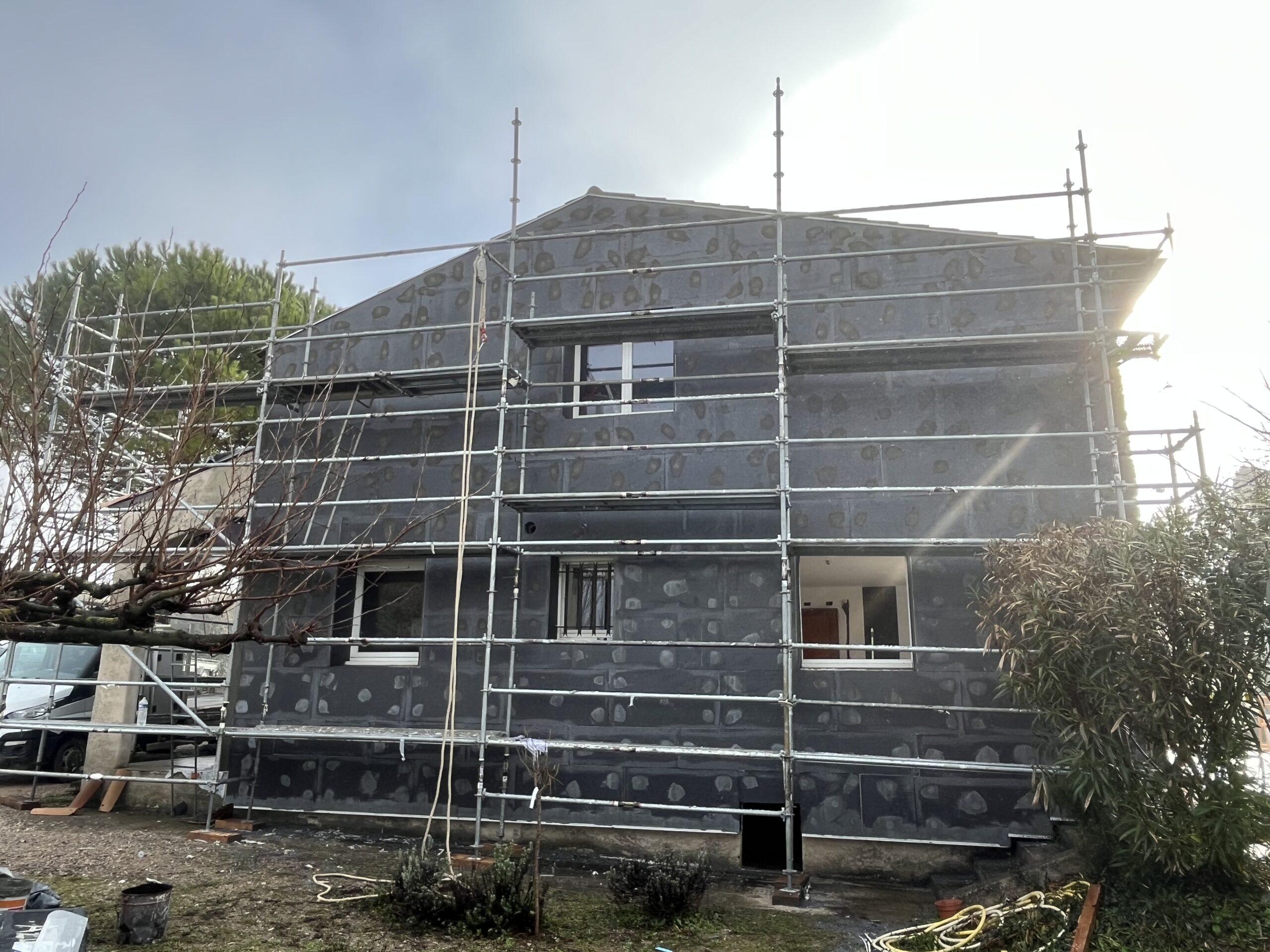 Travaux isolation thermique extérieure sur mas héraultais