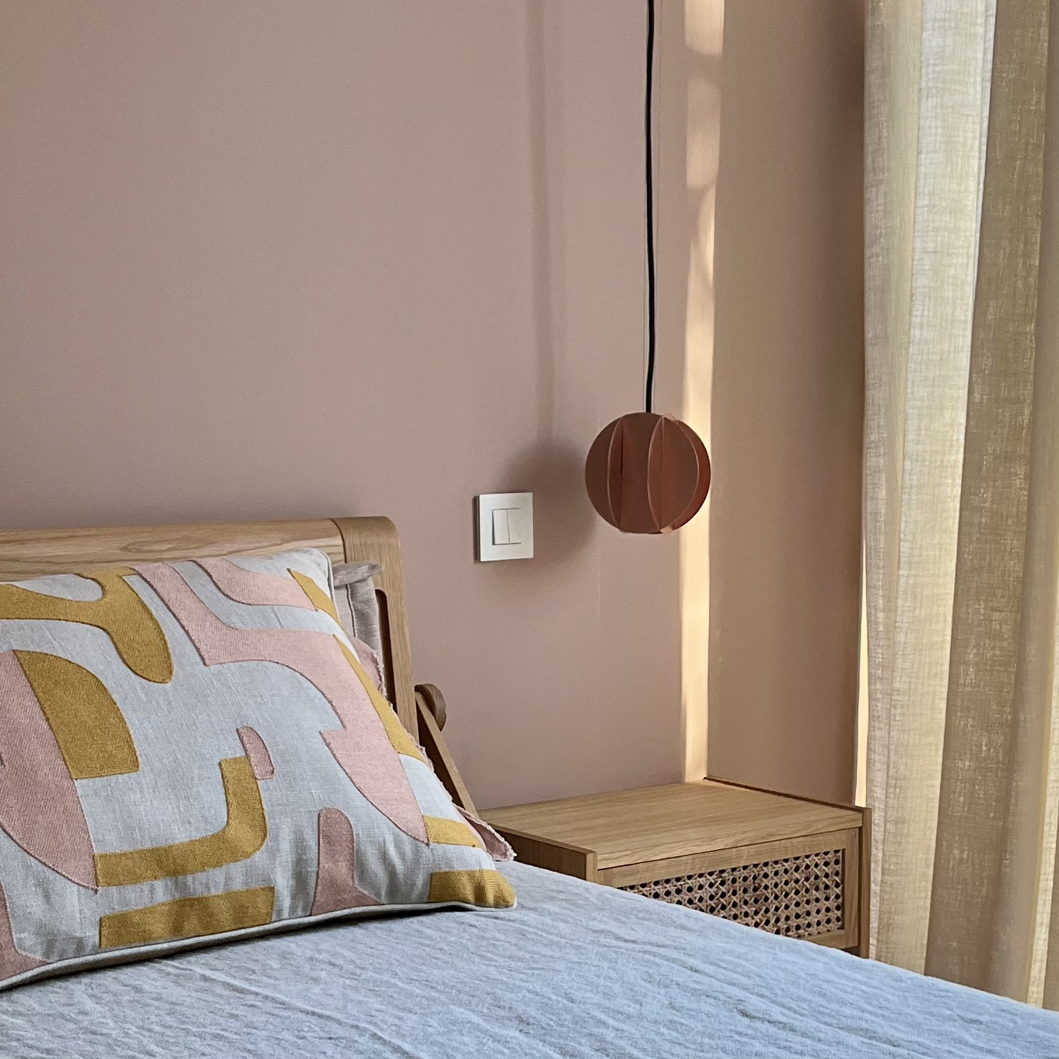 villa-zephyr-chambre-rose-suspension noom-grimaud-33