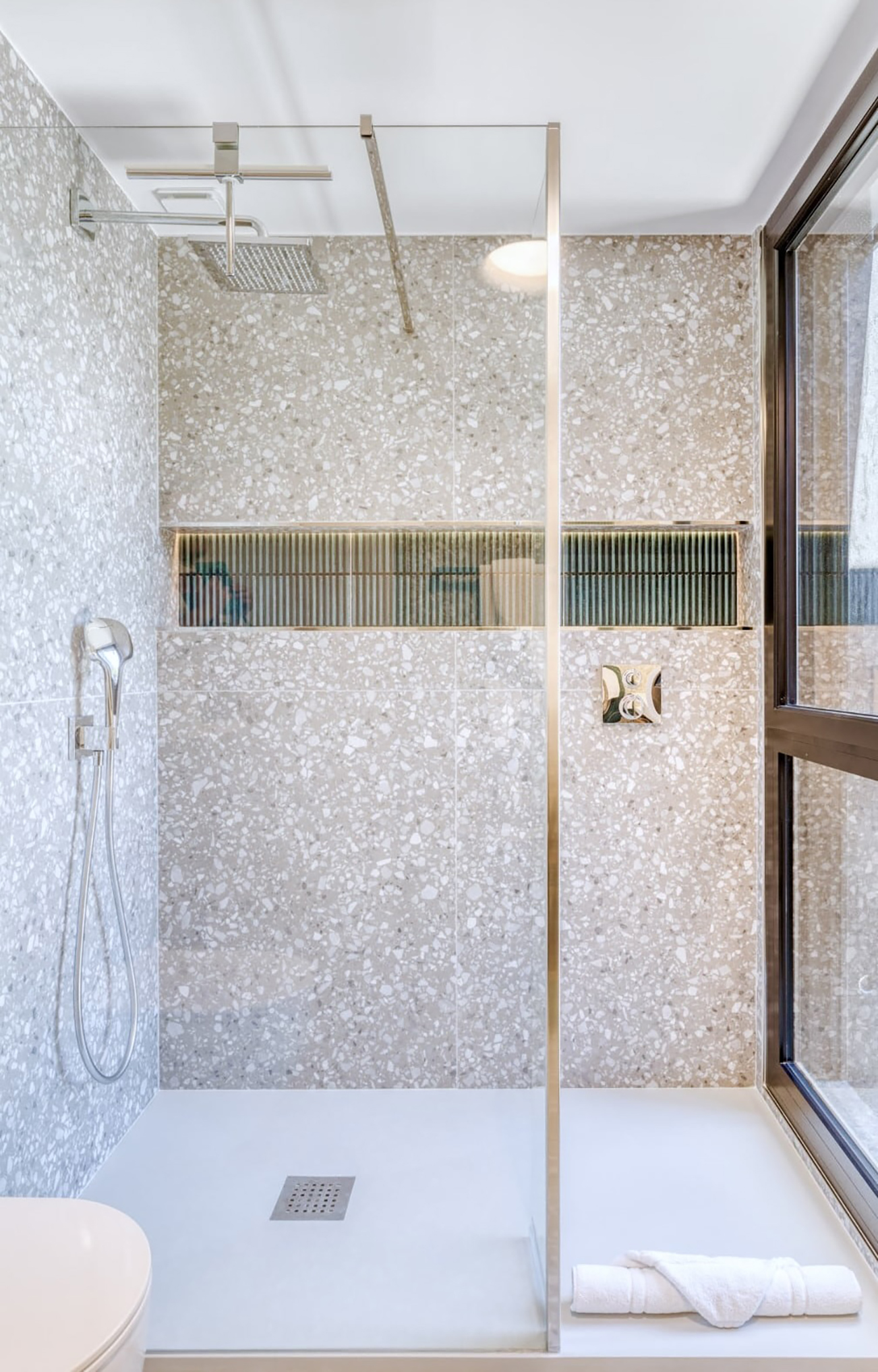 villa-zephyr-salle-bain-bleu-grimaud-11