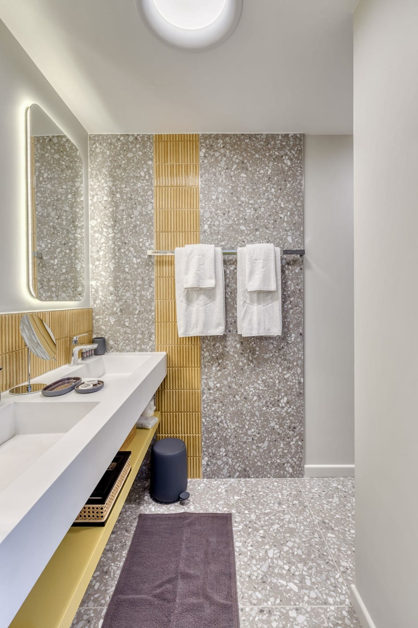 villa-zephyr-salle-bain-jaune-grimaud-08