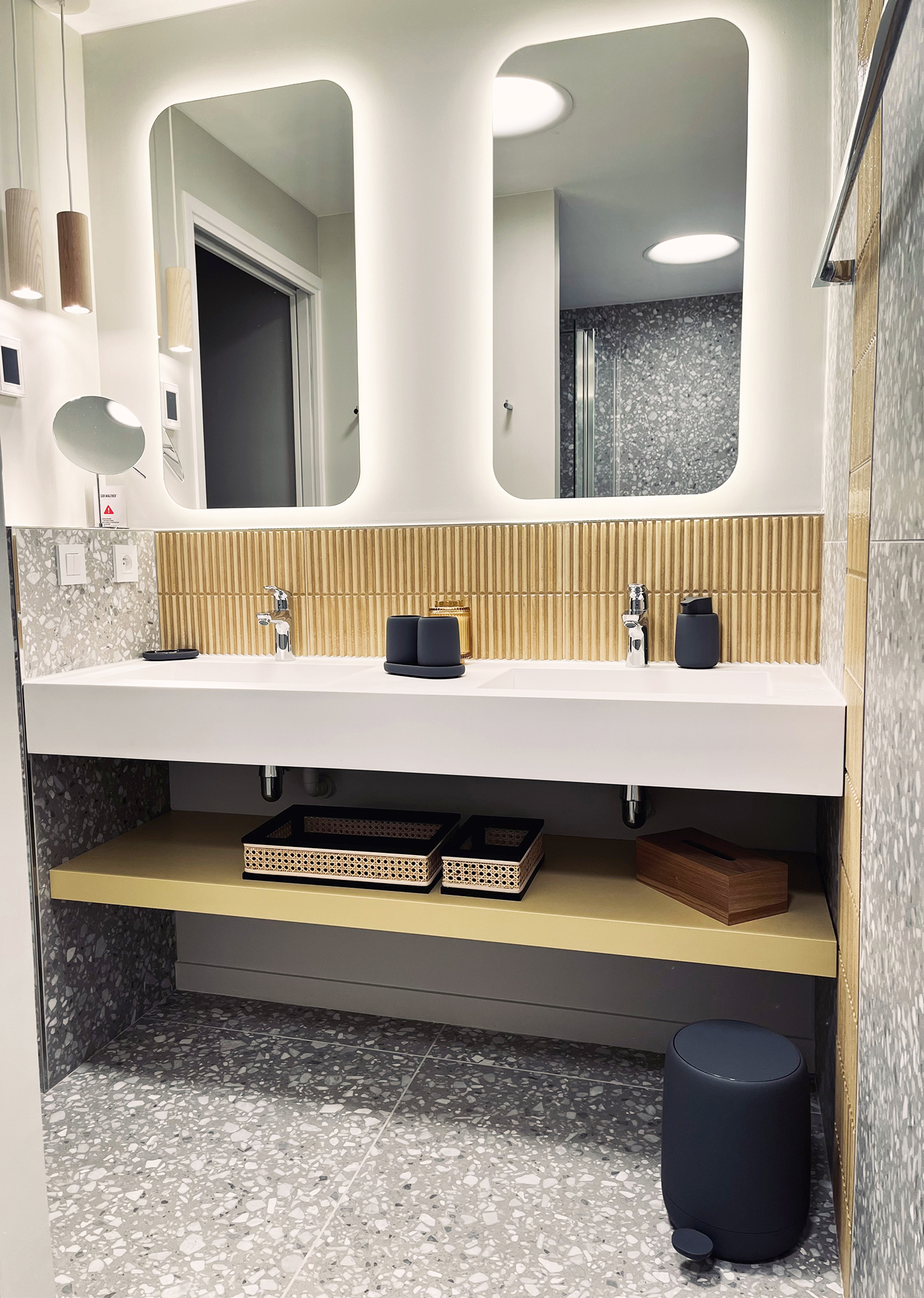 villa-zephyr-salle-bain-jaune-grimaud-18 copie